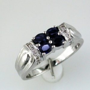 SAPPHIRE & DIAMOND RING