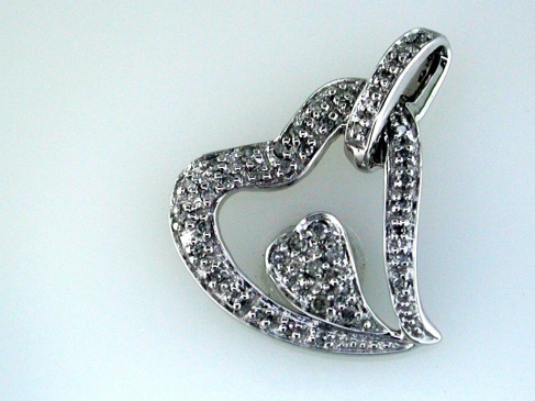 DIAMOND HEART PENDANT