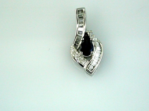 SAPPHIRE & DIAMOND PENDANT