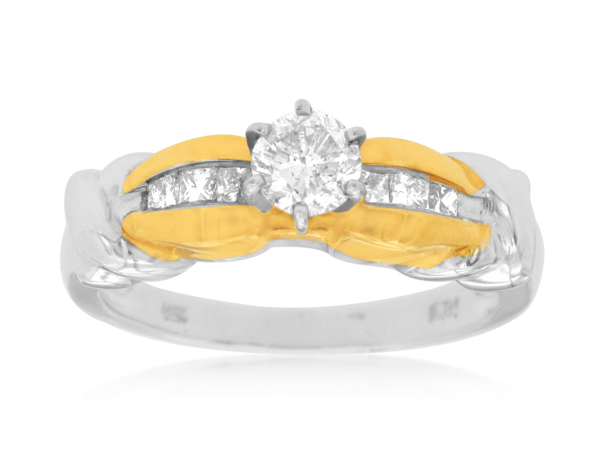 DIAMOND ENGAGEMENT RING