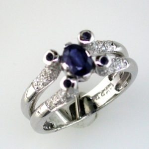 SAPPHIRE & DIAMOND RING