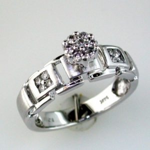 DIAMOND ENGAGEMENT RING