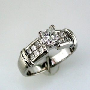 DIAMOND ENGAGEMENT RING