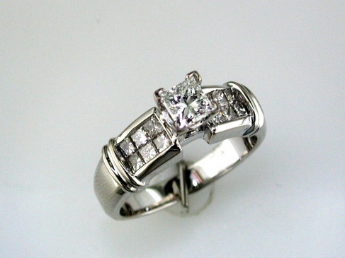 DIAMOND ENGAGEMENT RING