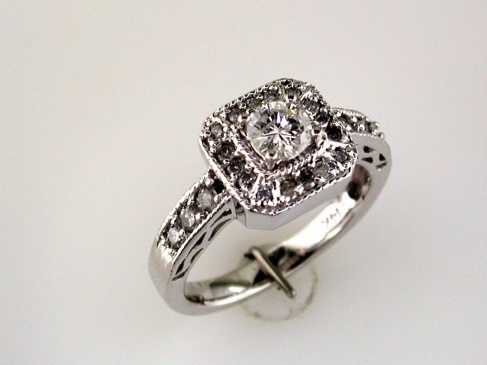 DIAMOND ENGAGEMENT RING