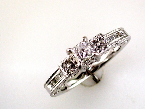 DIAMOND ENGAGEMENT RING