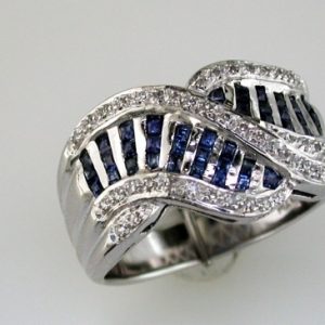 SAPPHIRE & DIAMOND RING