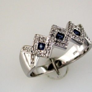 SAPPHIRE & DIAMOND RING