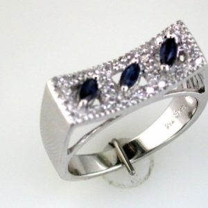 SAPPHIRE & DIAMOND RING