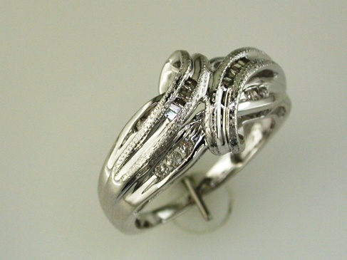DIAMOND RING
