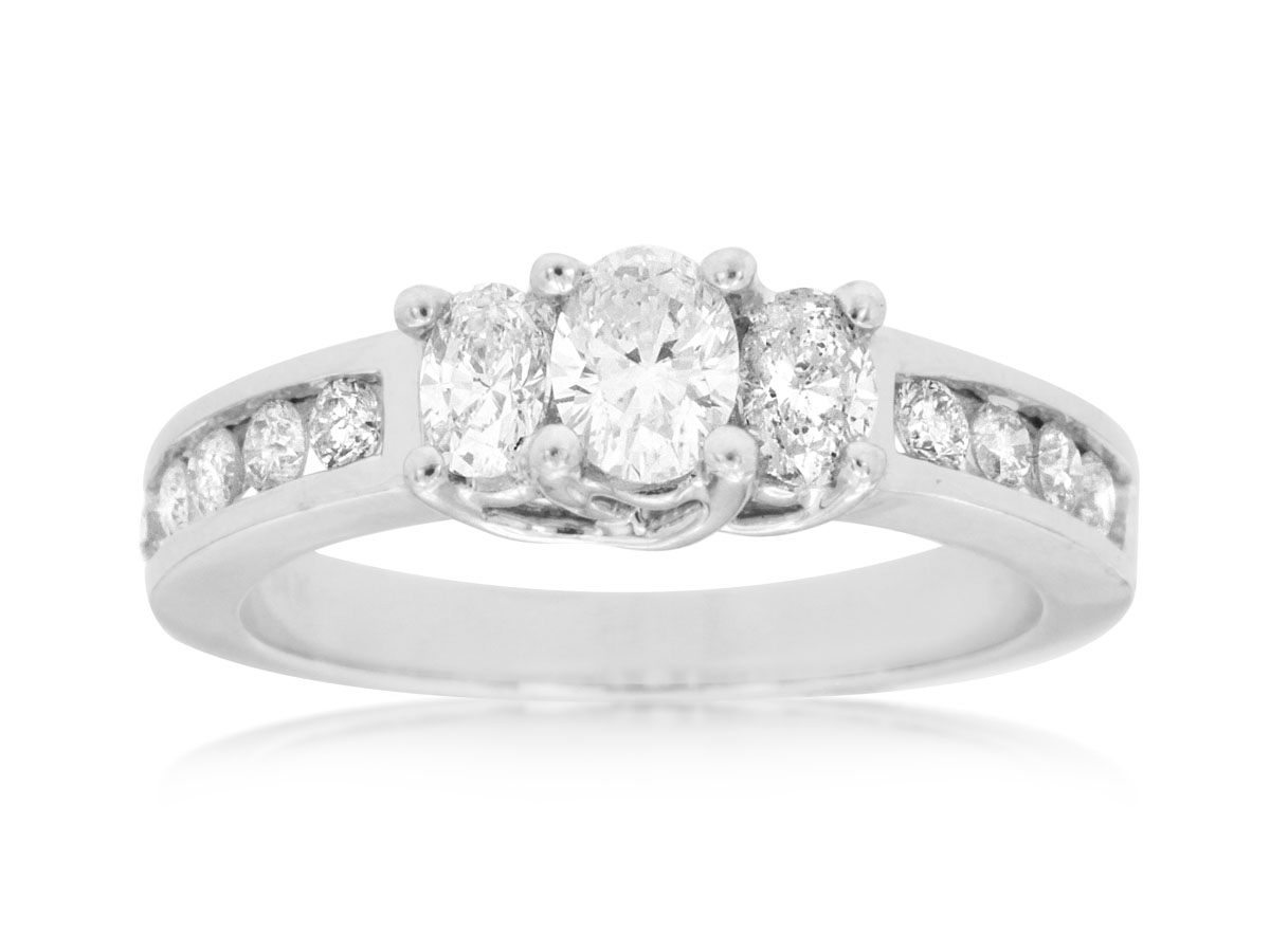 DIAMOND ENGAGEMENT RING