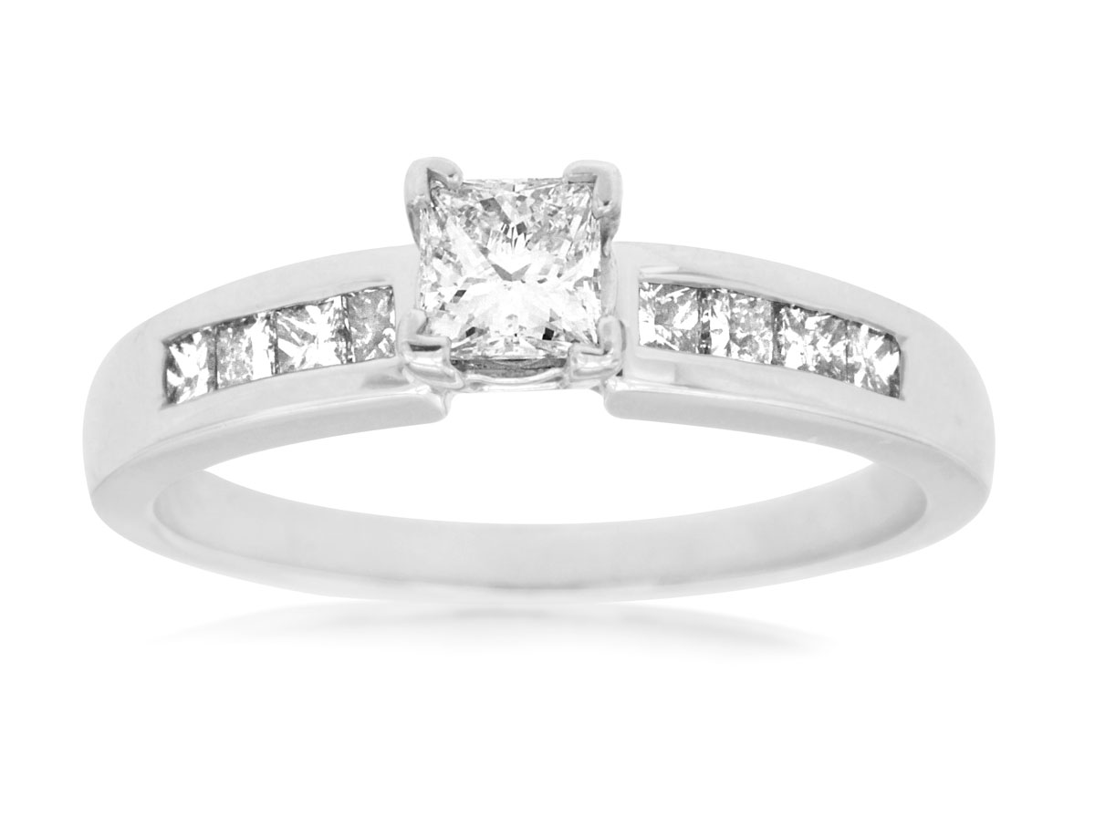 DIAMOND ENGAGEMENT RING