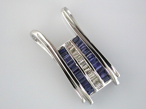 SAPPHIRE & DIAMOND PENDANT