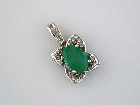 EMERALD & DIAMOND PENDANT