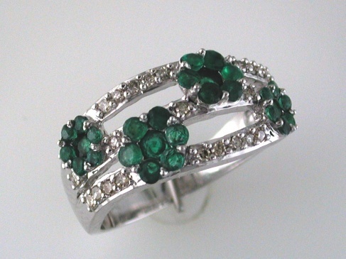 EMERALD & DIAMOND RING