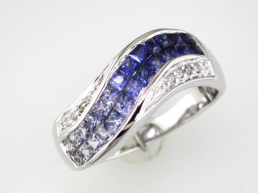 SAPPHIRE & DIAMOND RING