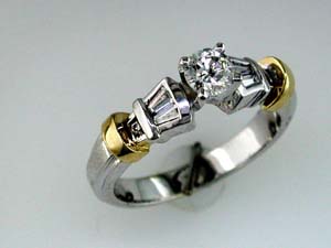 DIAMOND ENGAGEMENT RING