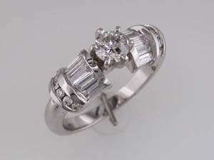 DIAMOND ENGAGEMENT RING