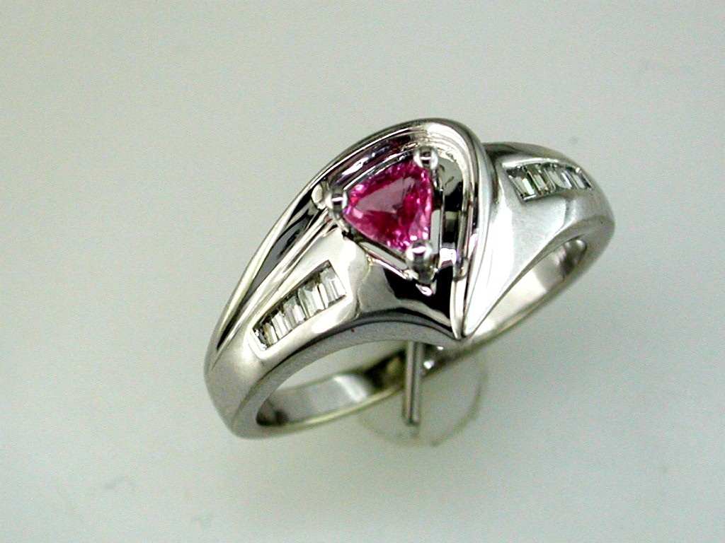 PINK SAPPHIRE & DIAMOND RING