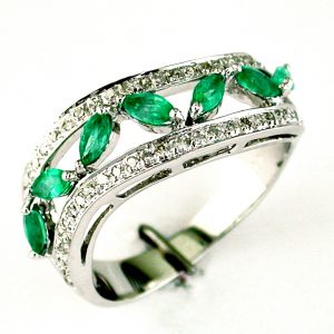 EMERALD & DIAMOND RING