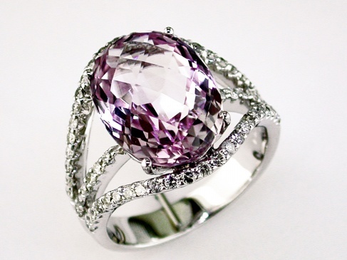 AMETHYST & DIAMOND RING