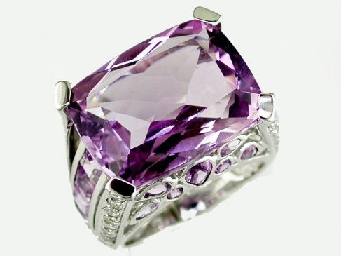 AMETHYST & DIAMOND RING