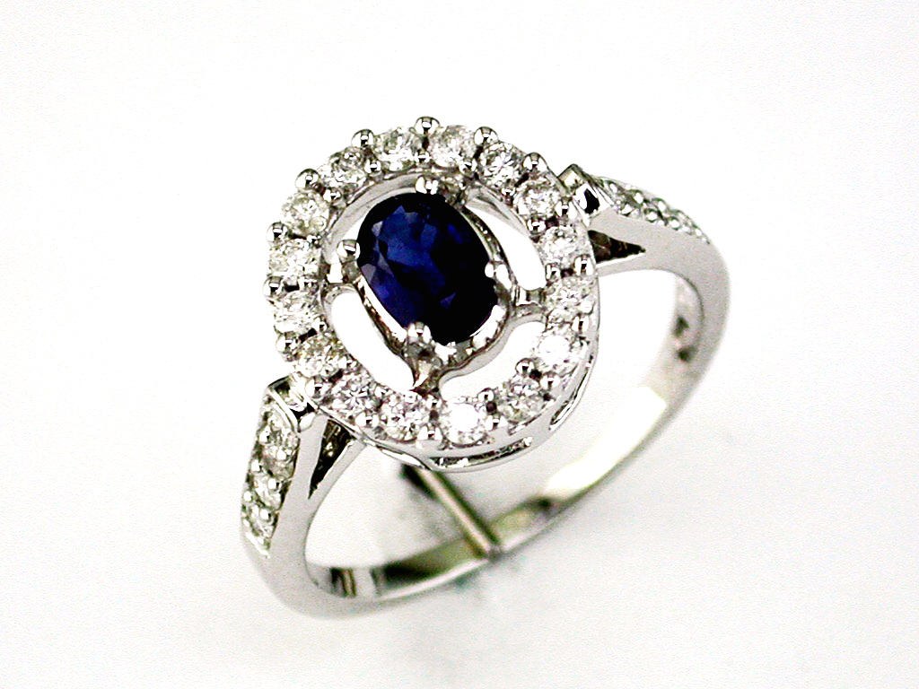 SAPPHIRE & DIAMOND RING