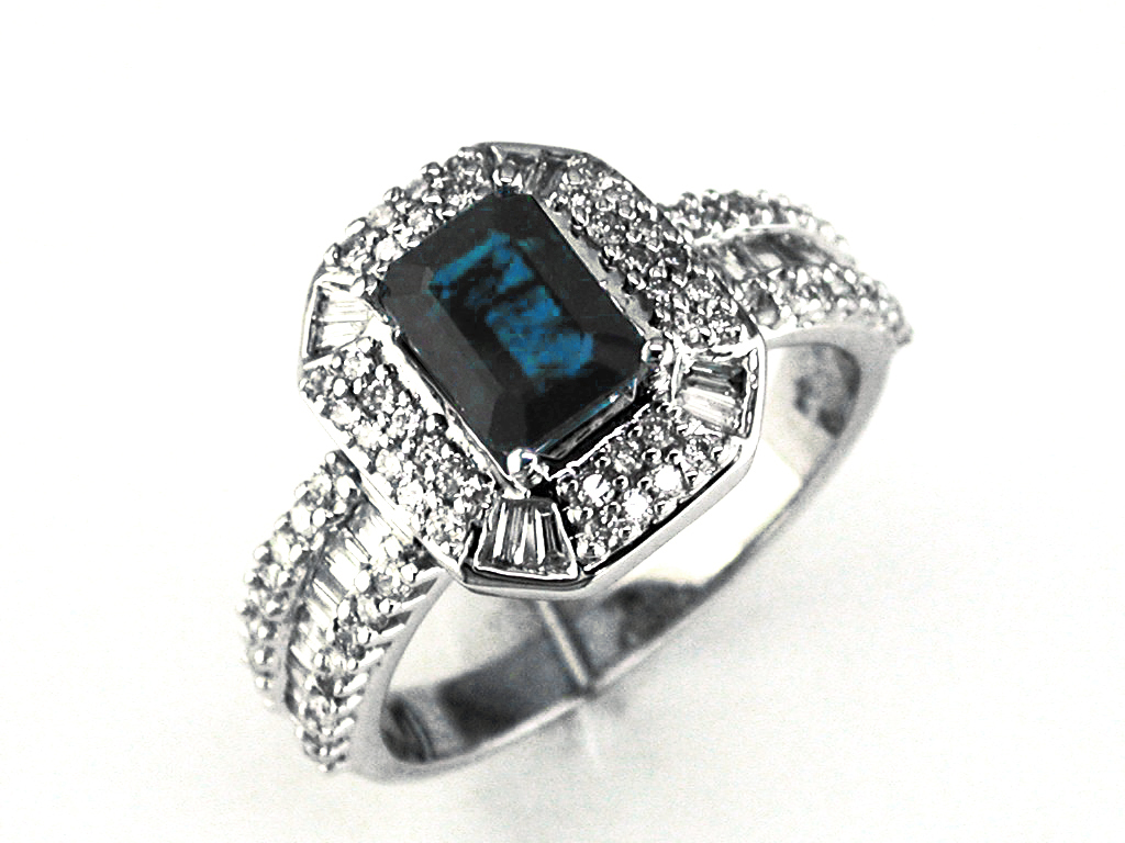 SAPPHIRE & DIAMOND RING