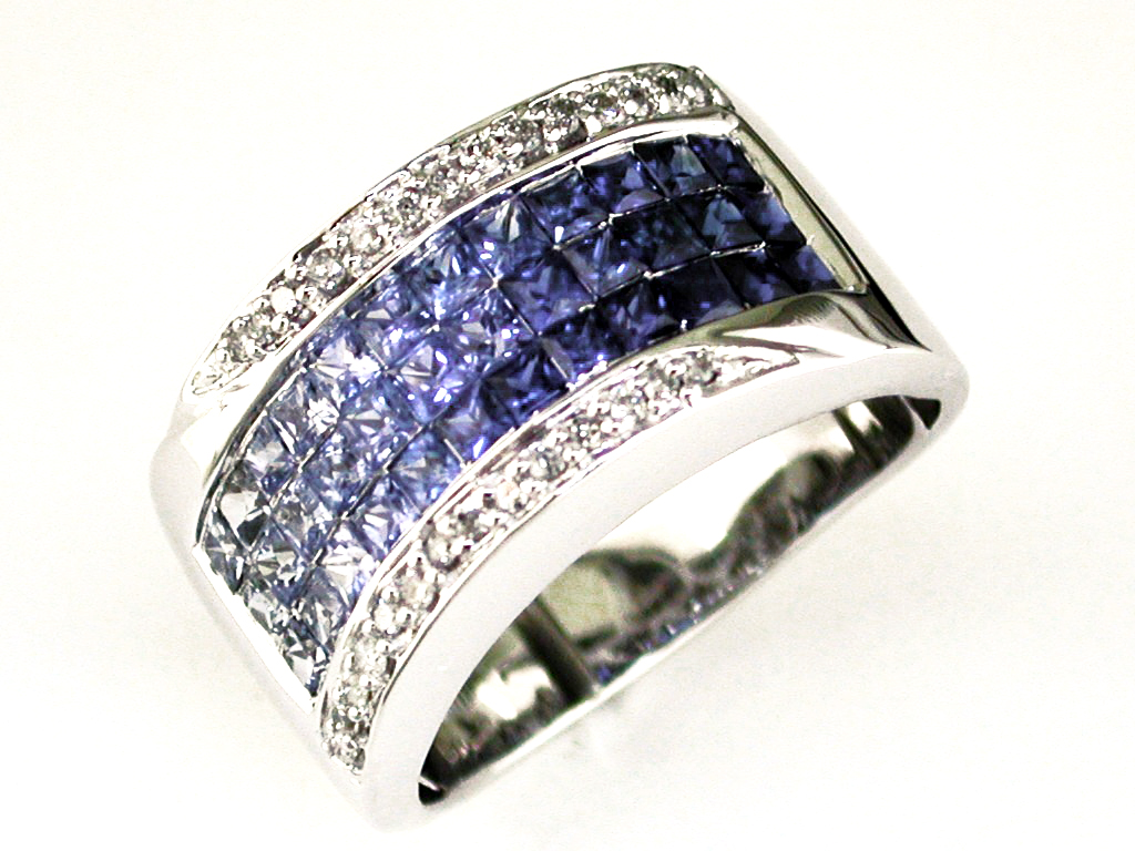 SAPPHIRE & DIAMOND RING