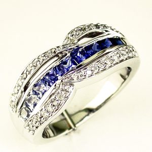SAPPHIRE & DIAMOND RING