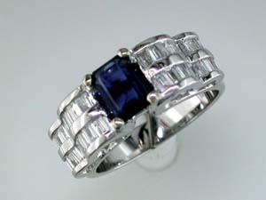 SAPPHIRE & DIAMOND RING
