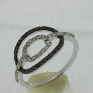DIAMOND & BLAK DIAMOND RING