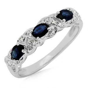 SAPPHIRE & DIAMOND RING