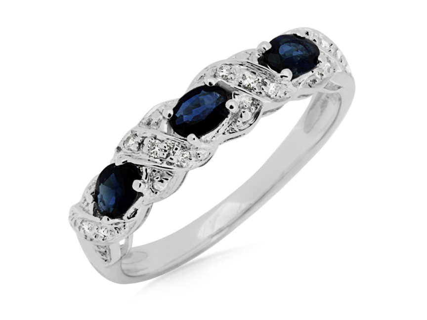 SAPPHIRE & DIAMOND RING