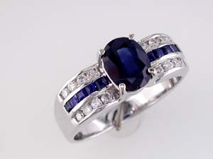 SAPPHIRE & DIAMOND RING