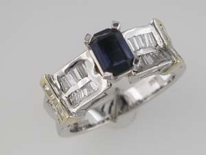 SAPPHIRE & DIAMOND RING