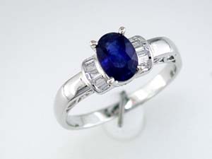 SAPPHIRE & DIAMOND RING