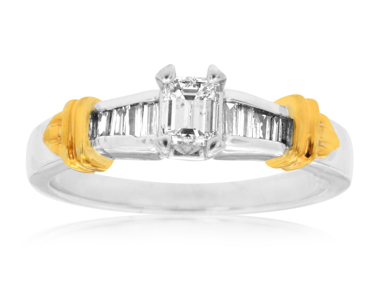 DIAMOND ENGAGEMENT RING
