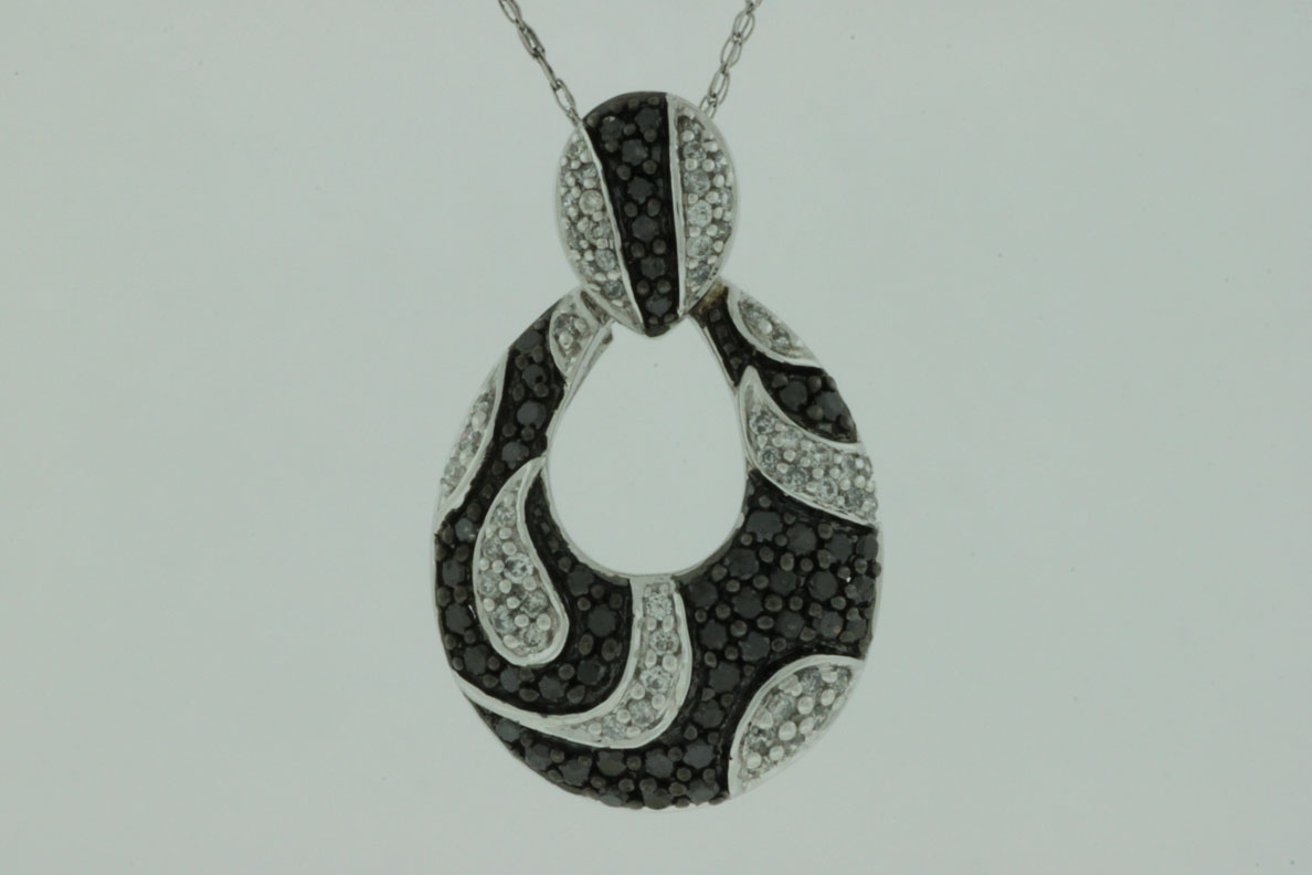 DIAMOND &BLACK DIAMOND PENDANT