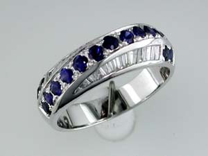 SAPPHIRE & DIAMOND RING