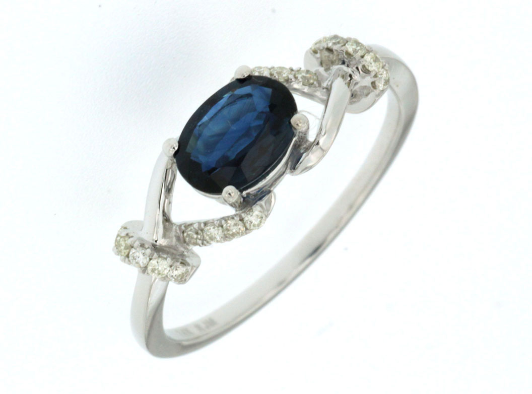 SAPPHIRE & DIAMOND RING