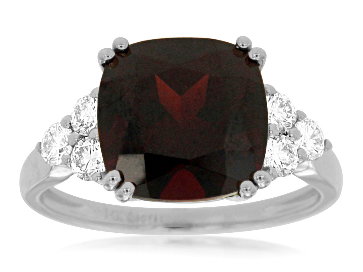 GARNET & DIAMOND RING