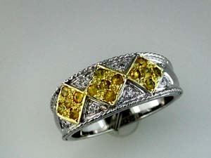 YELLOW SAPPHIRE & DIAMOND RING