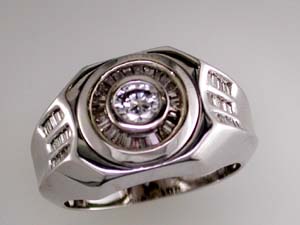 MEN’S DIAMOND RING