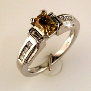 YELLOW SAPPHIRE & DIAMOND RING