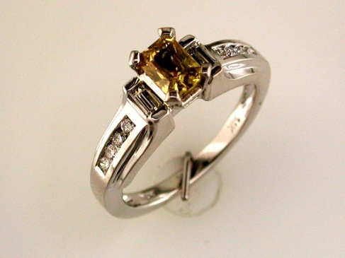 YELLOW SAPPHIRE & DIAMOND RING