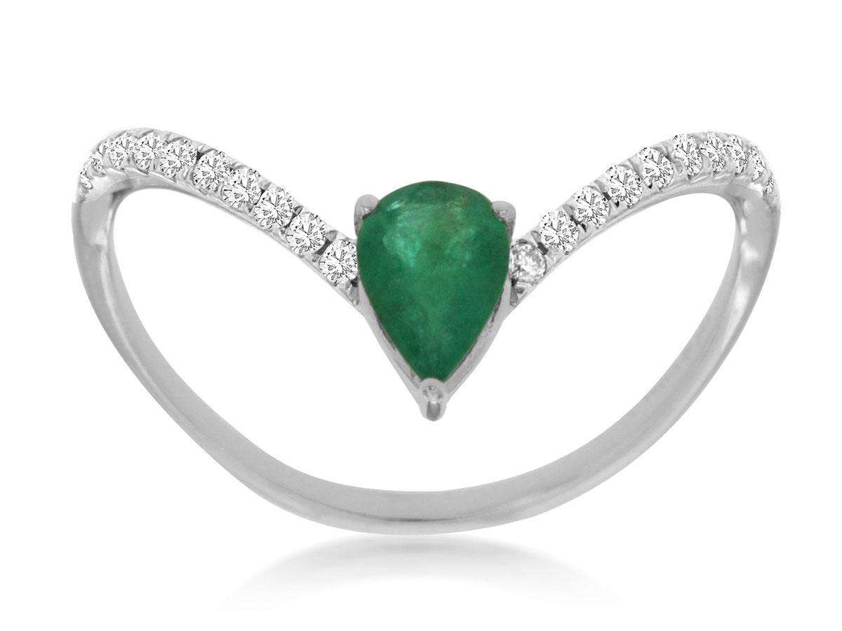 EMERALD & DIAMOND RING
