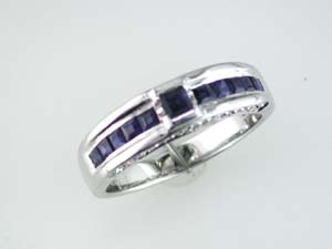 SAPPHIRE & DIAMOND RING