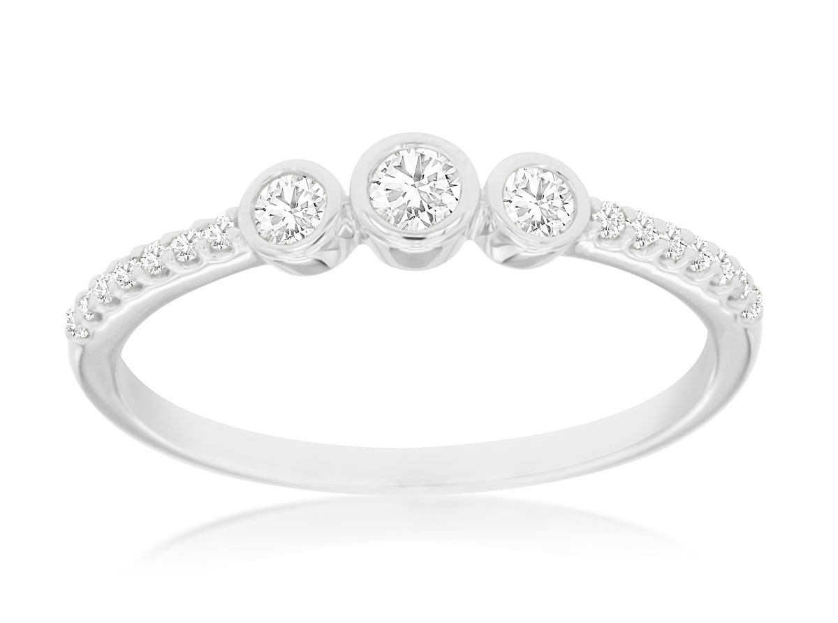 DIAMOND ENGAGEMENT RING
