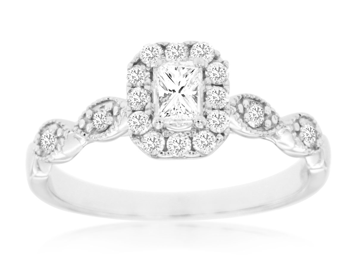 DIAMOND ENGAGEMENT RING